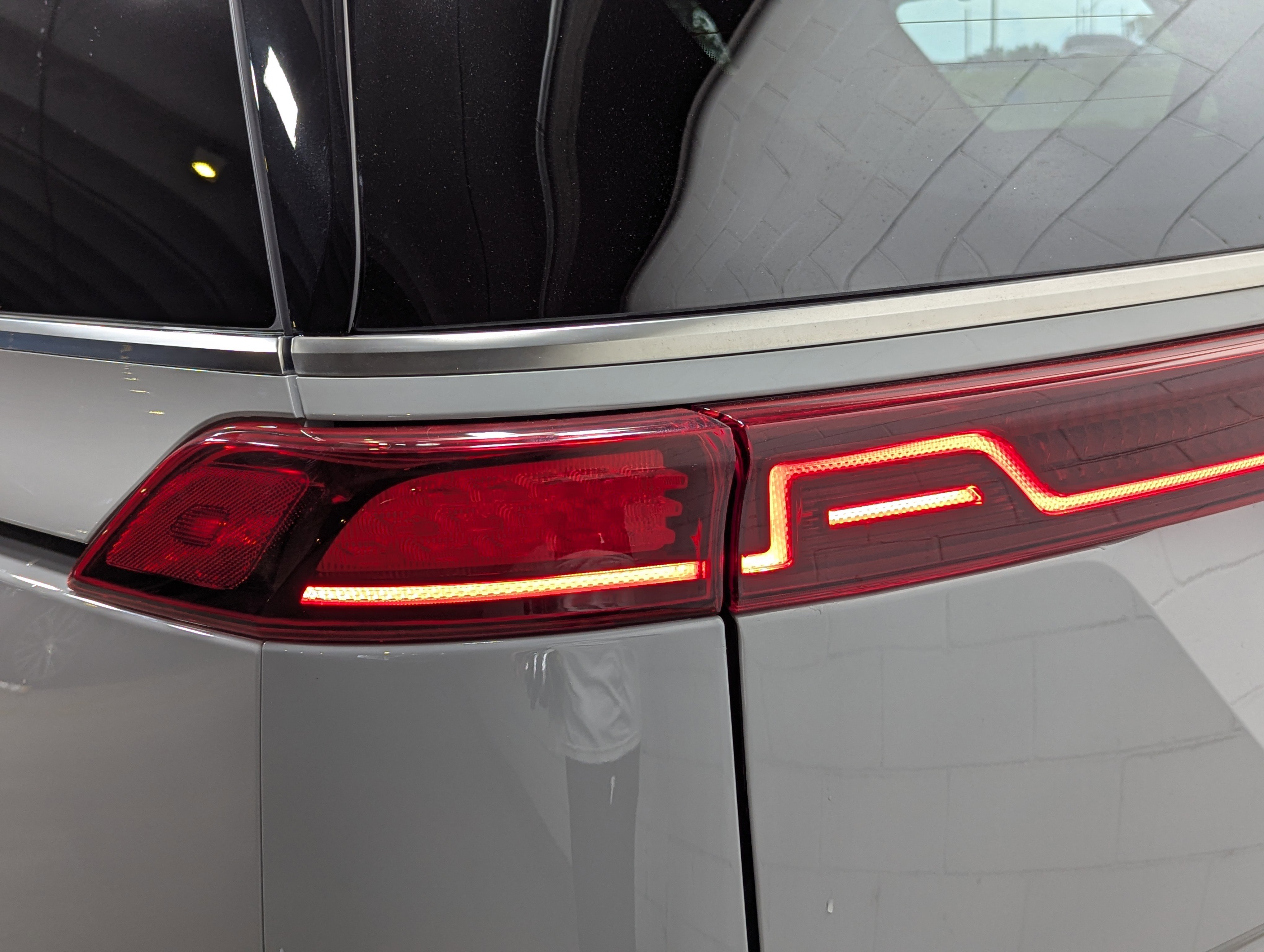 2024 Kia Carnival SX Prestige photo 3