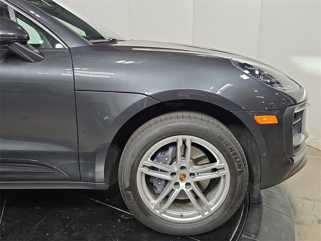 2023 Porsche Macan T photo 10