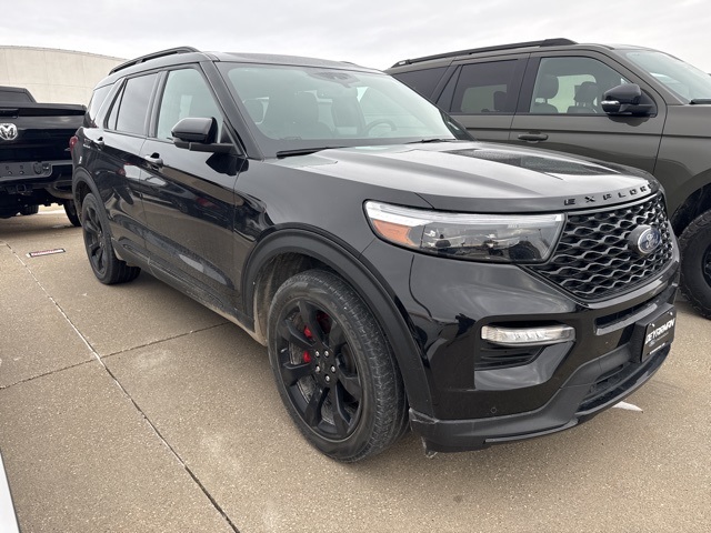 2023 Ford Explorer ST's photo