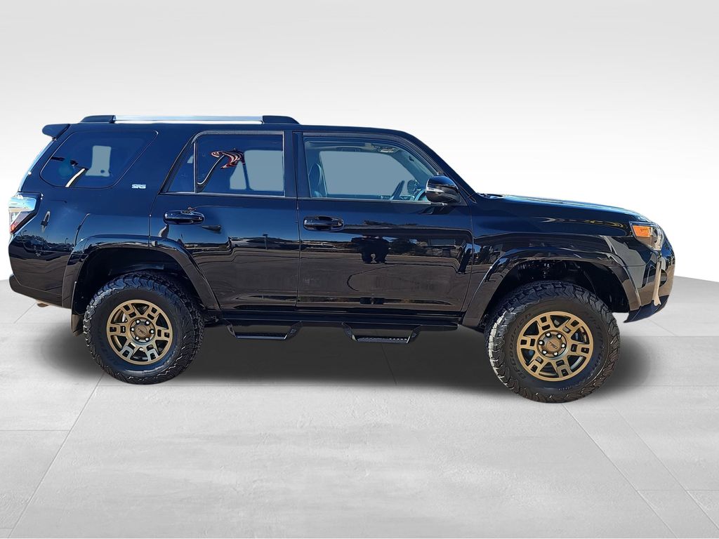 2022 Toyota 4Runner SR5 Premium photo 2