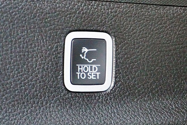 New 2025 Bright White Clear-Coat Exterior Paint Jeep Series II image 18