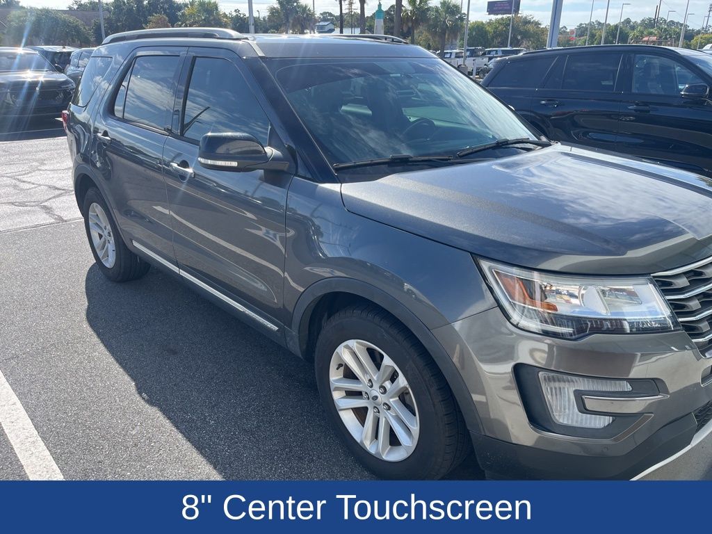 2017 Ford Explorer XLT photo 4