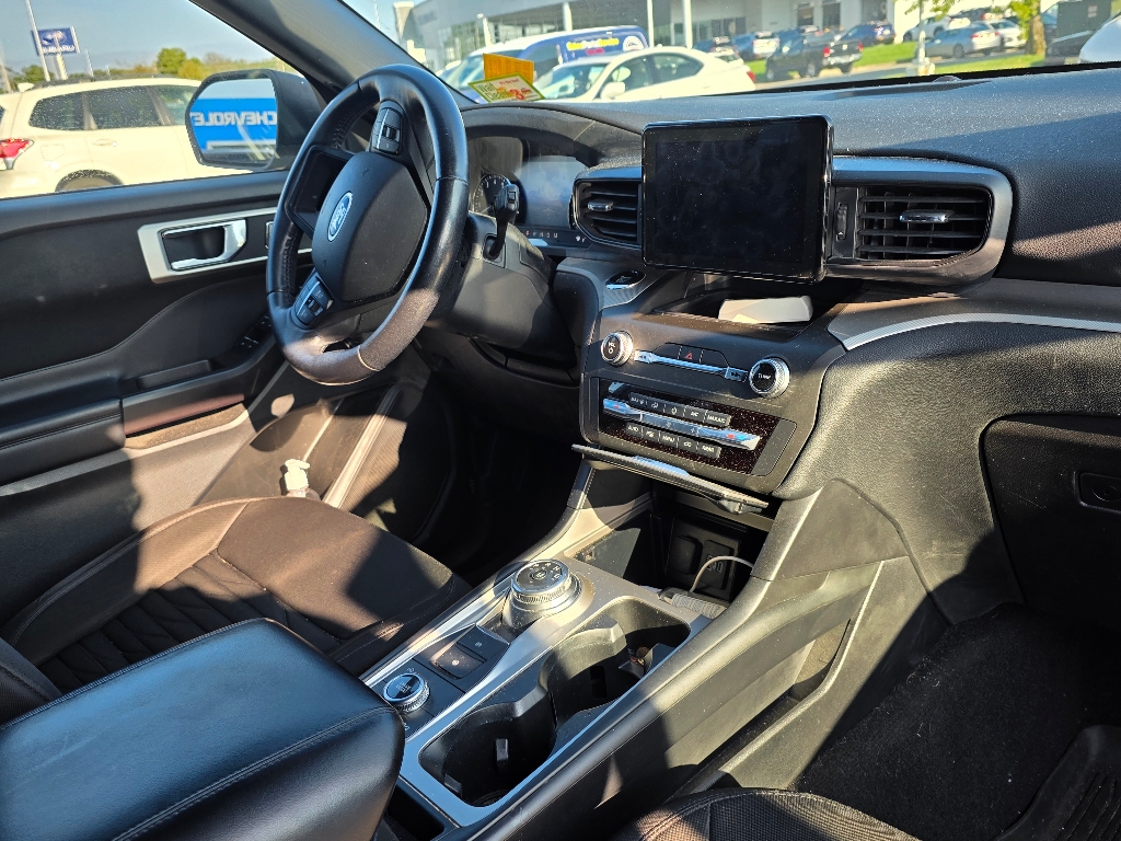 2020 Ford Explorer XLT photo 3