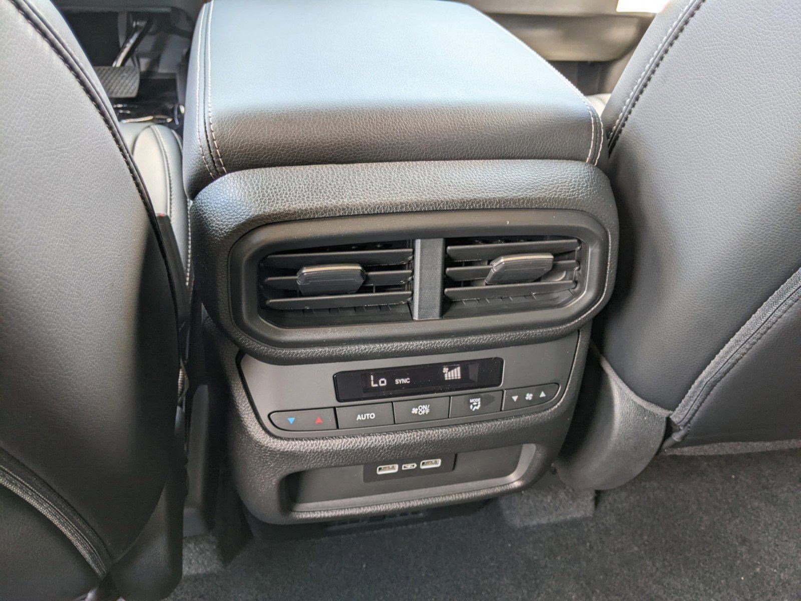 2025 Honda Pilot Touring photo 13