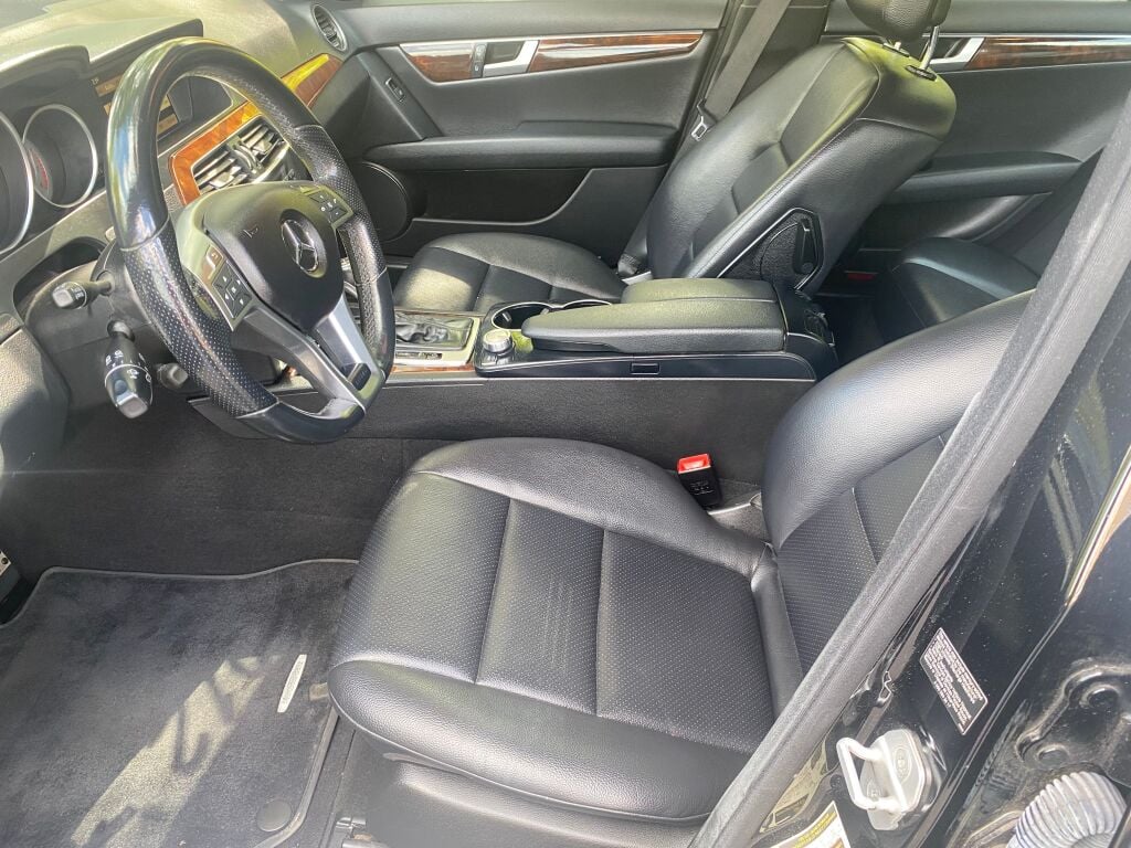 2012 Mercedes Benz C 300 Sport photo 9