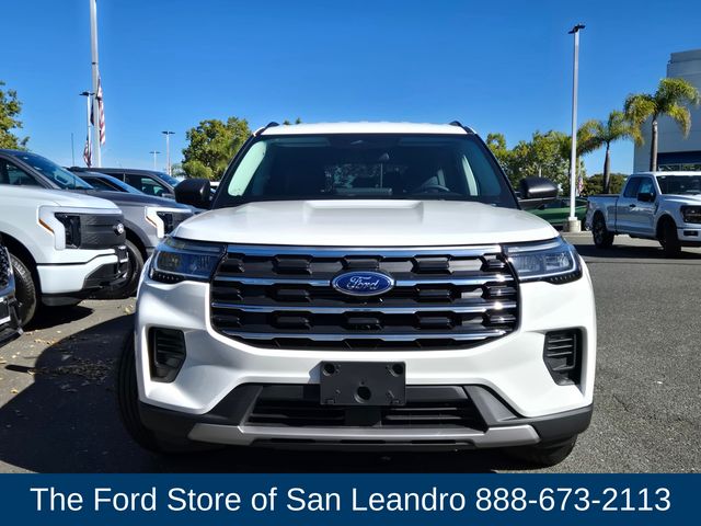 2025 Ford Explorer photo 2