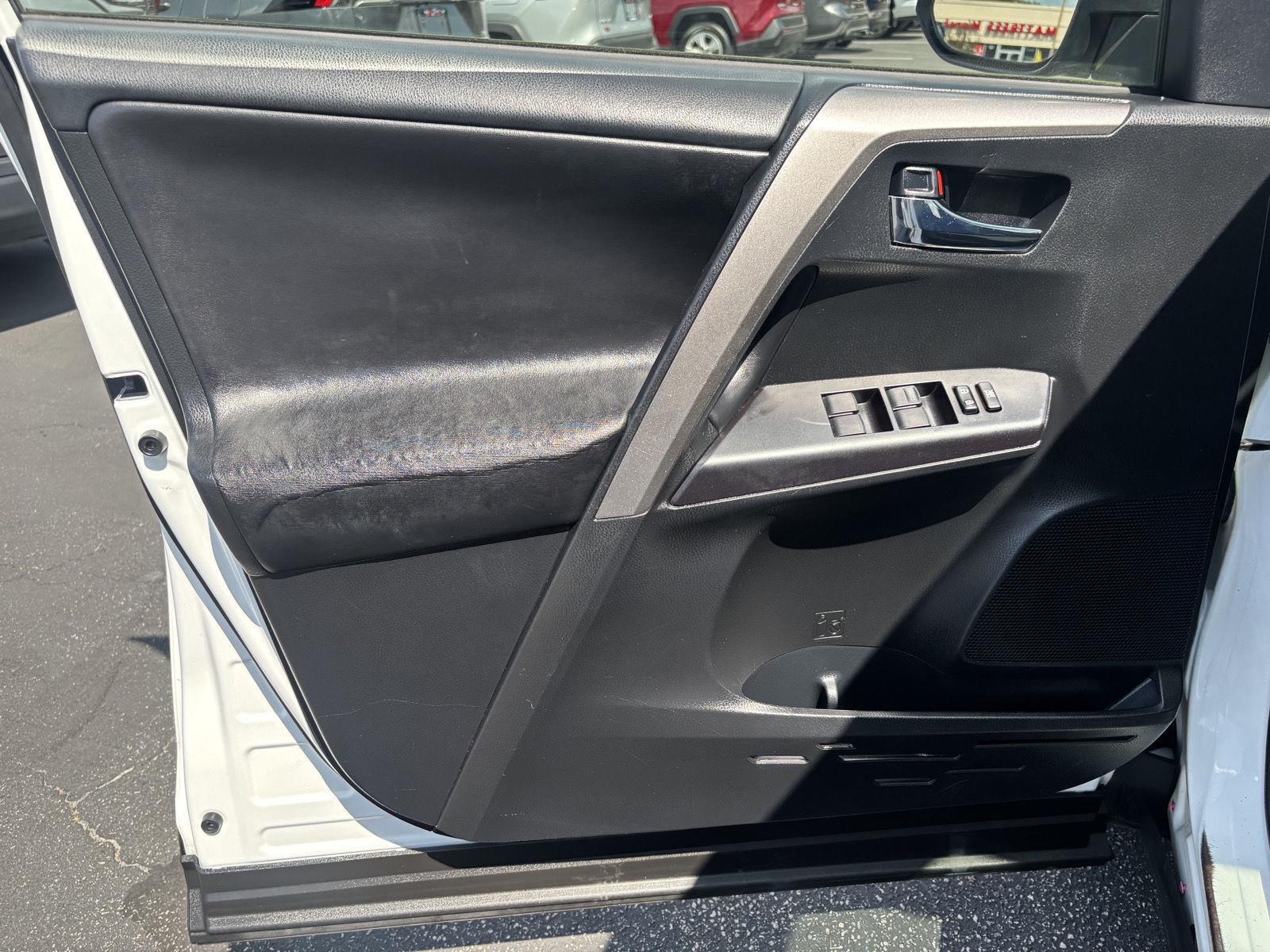 2018 Toyota RAV4 Adventure photo 10