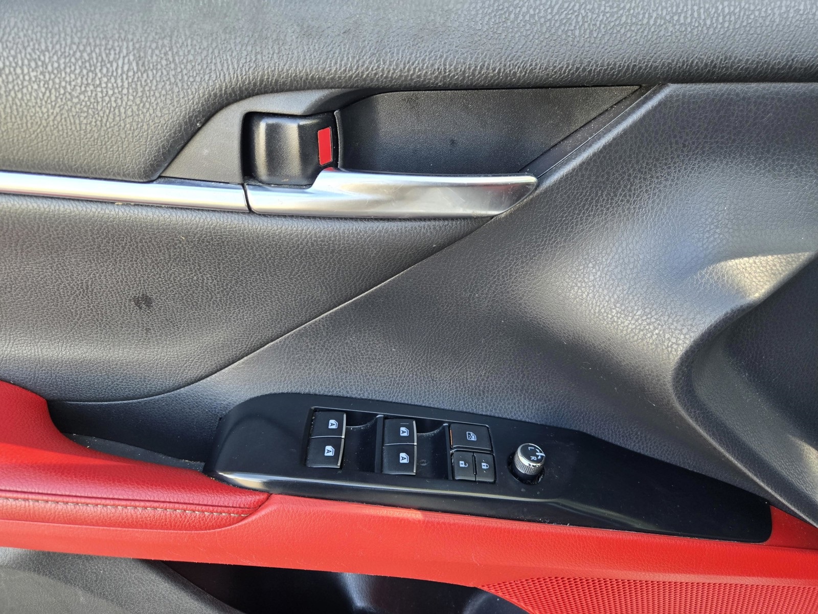 2019 Toyota Camry XSE photo 17