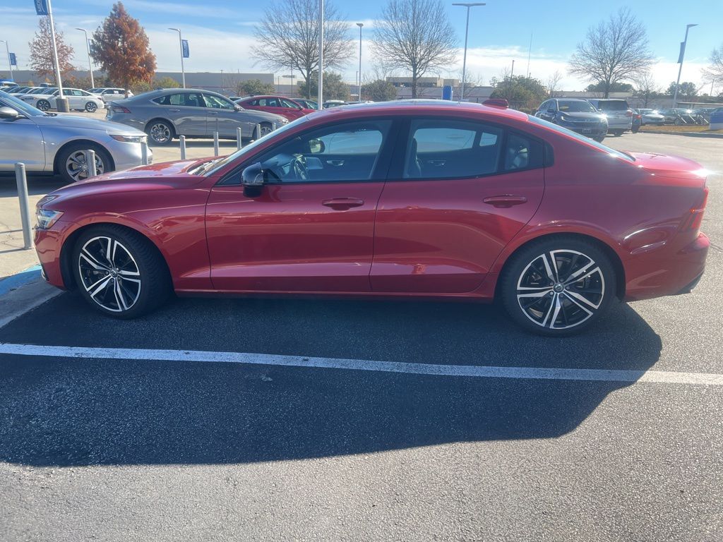 2020 Volvo S60 T6 R-Design photo 3