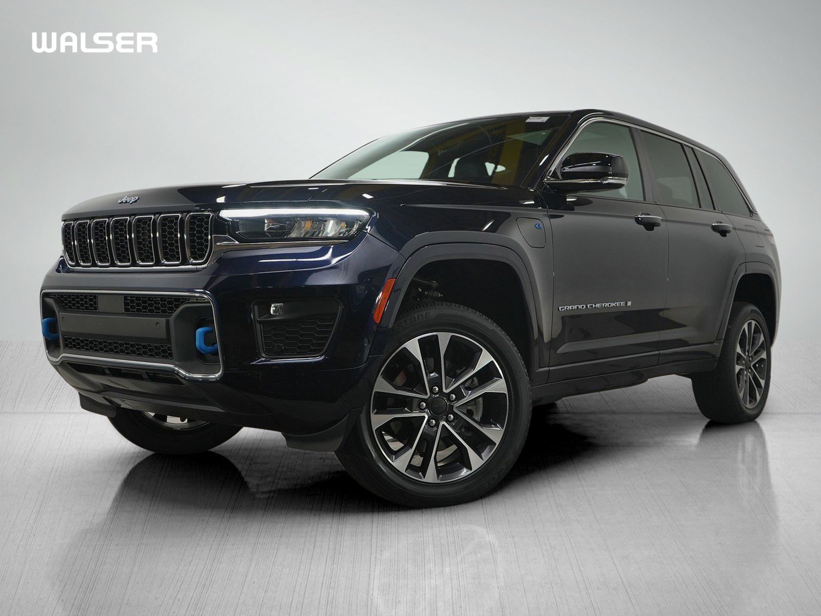 2023 Jeep Grand Cherokee Overland 4xe's photo