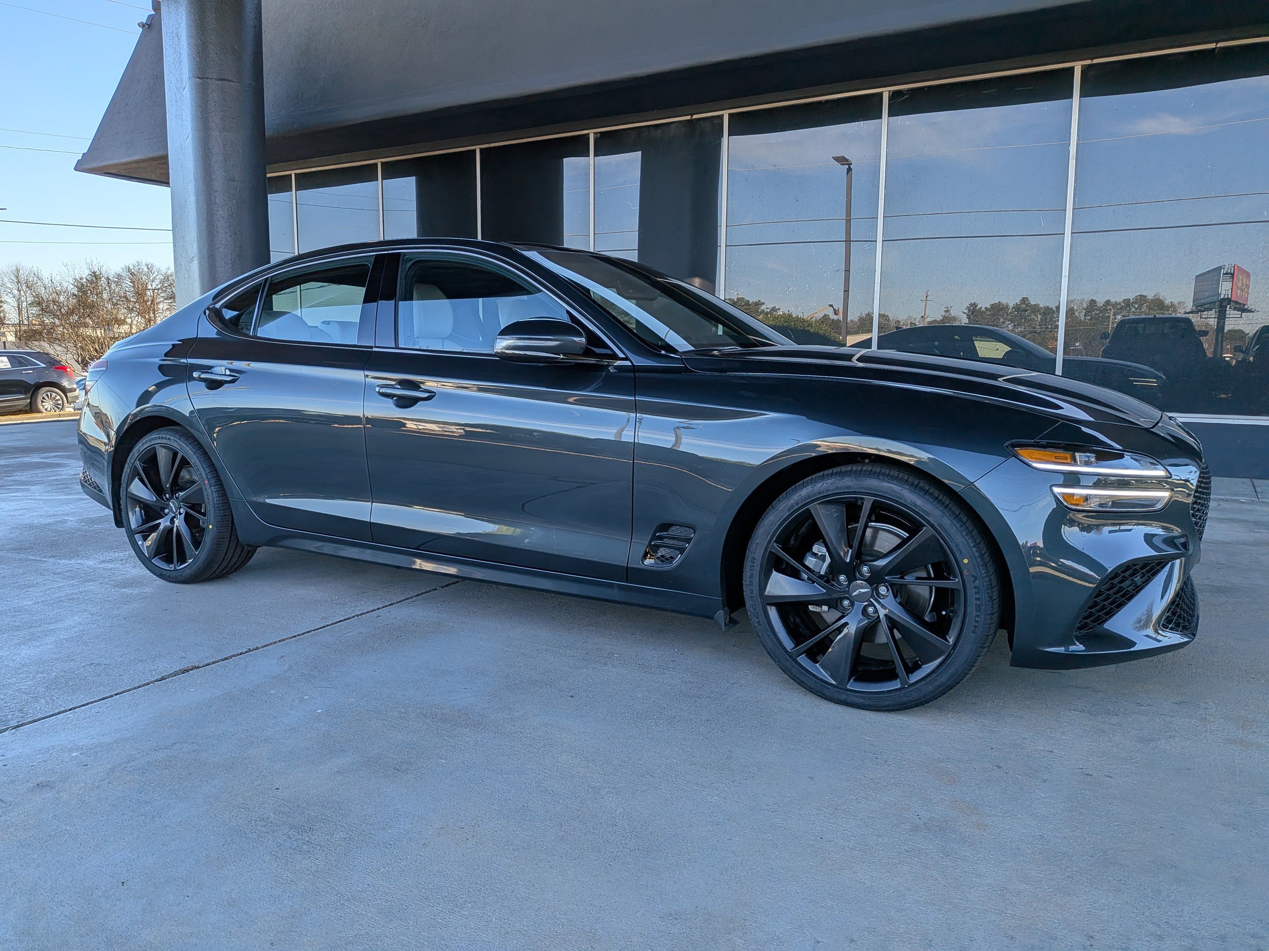 2023 GENESIS G70 Standard's photo