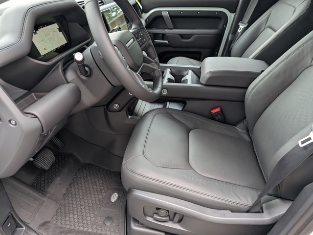 2025 Land Rover Defender 110 X-Dynamic SE photo 27