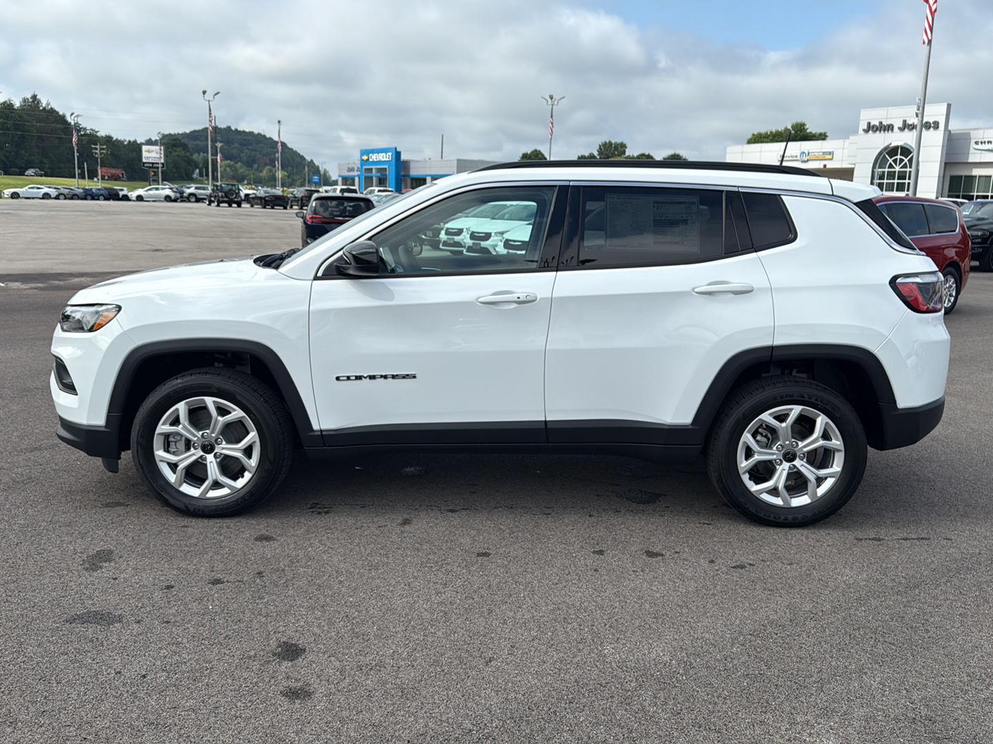 2025 Jeep Compass Latitude photo 3