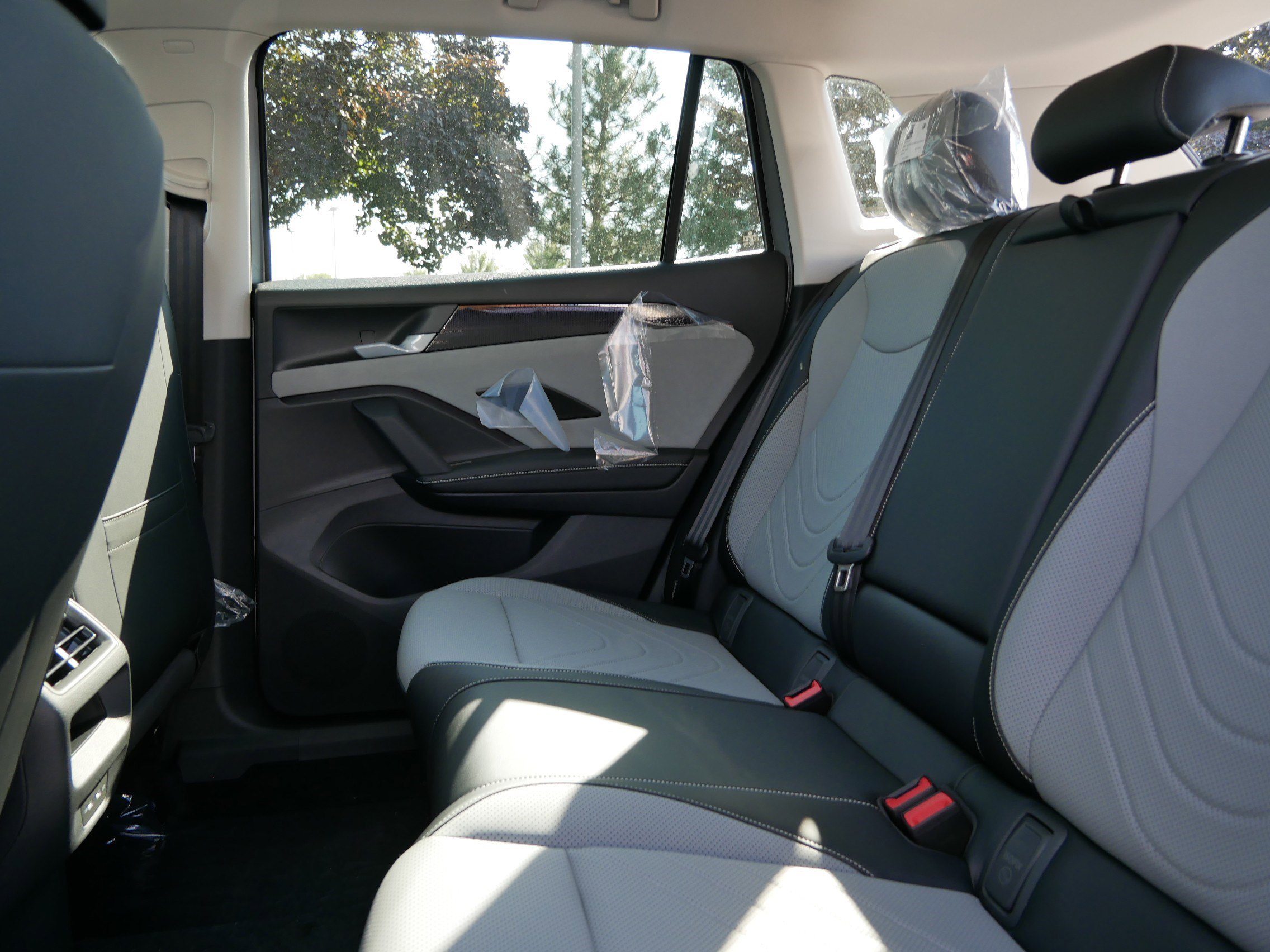 2025 Volkswagen Tiguan SE photo 3