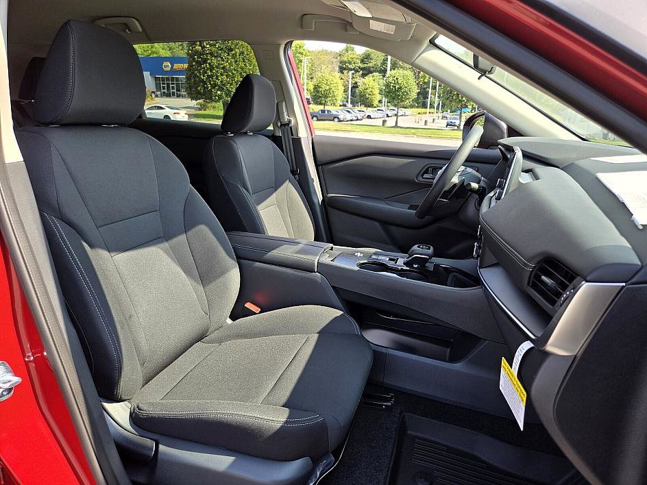 2025 Nissan Rogue S photo 11