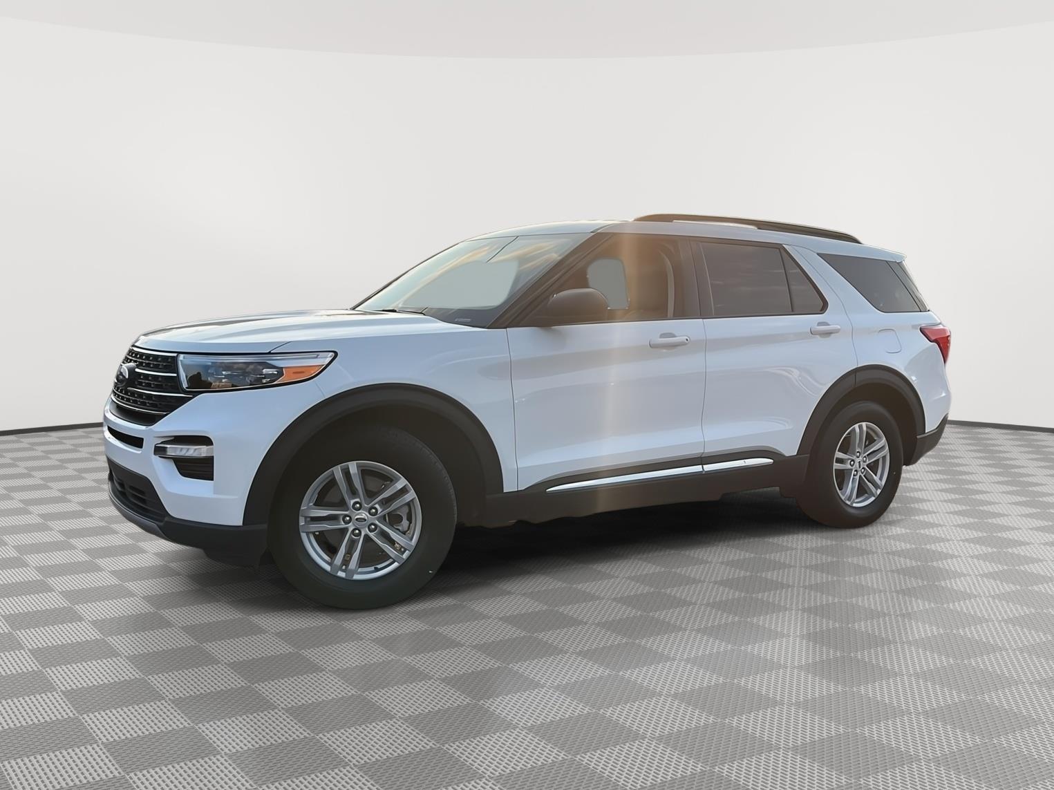 2024 Ford Explorer XLT photo 2