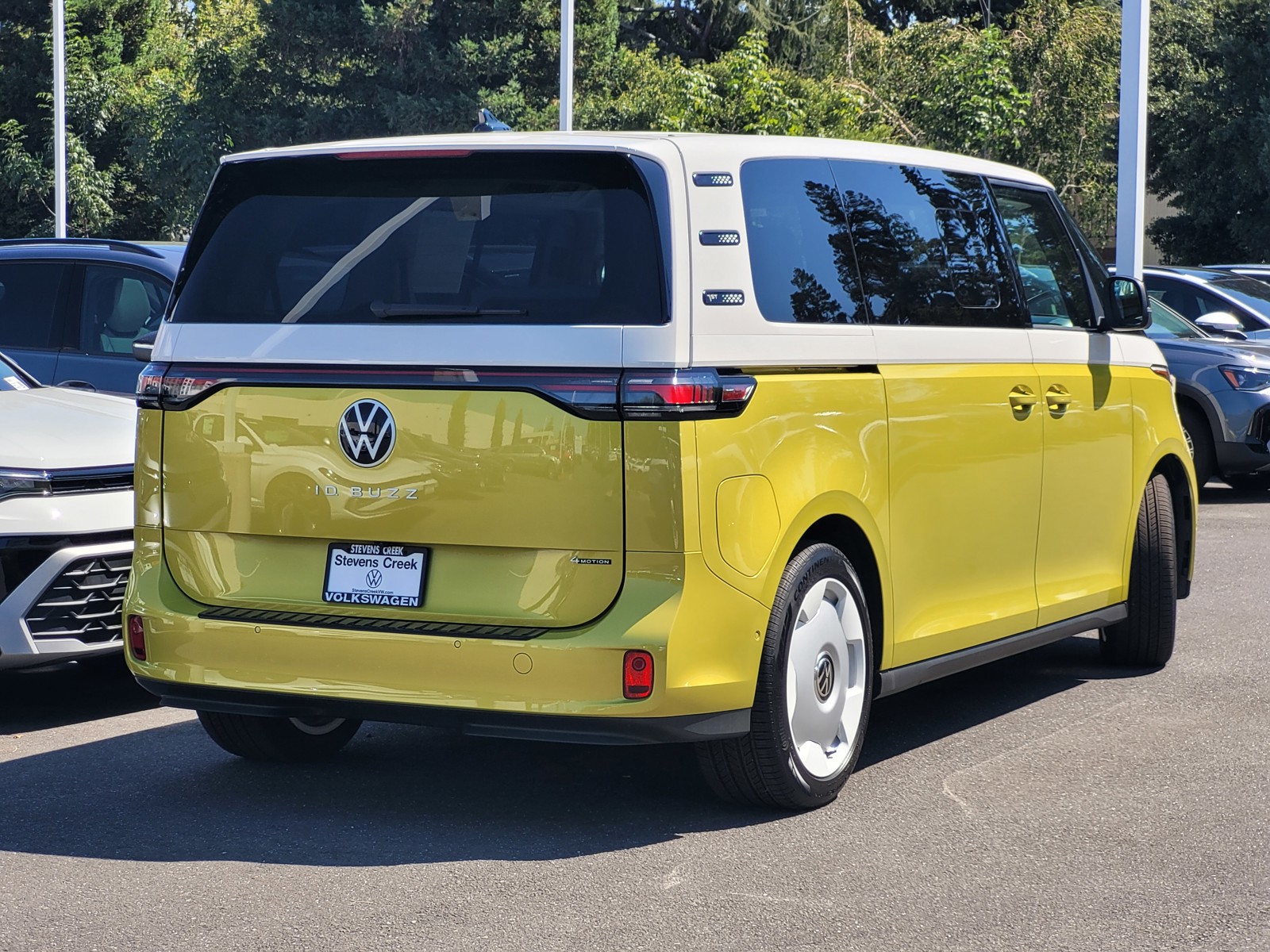 2025 Volkswagen ID. Buzz photo 3