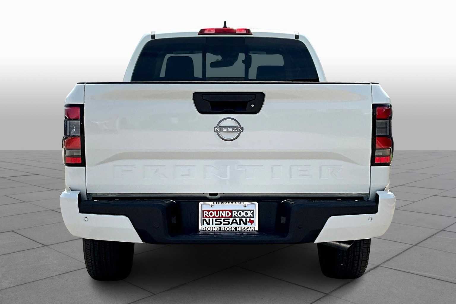 2025 Nissan Frontier SV photo 4
