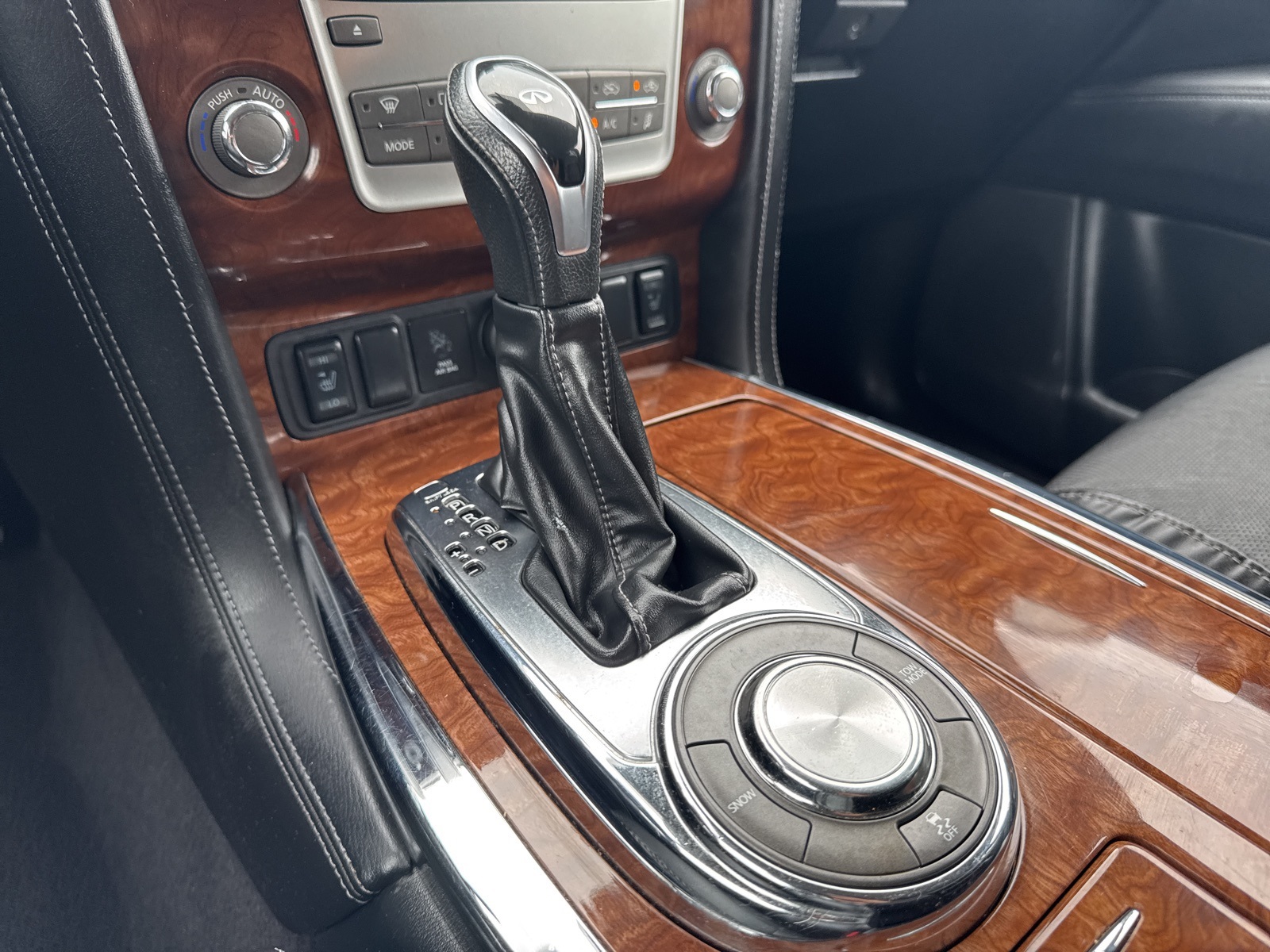 2019 Infiniti QX80 Luxe photo 35