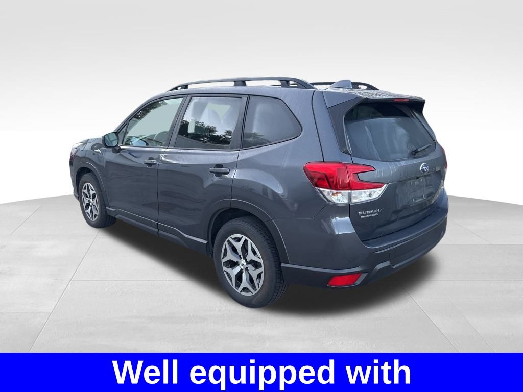 2022 Subaru Forester Premium photo 3
