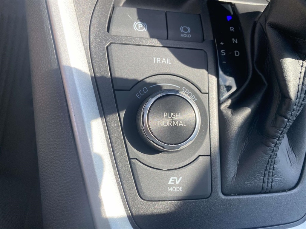 2024 Toyota RAV4 Hybrid LE photo 17