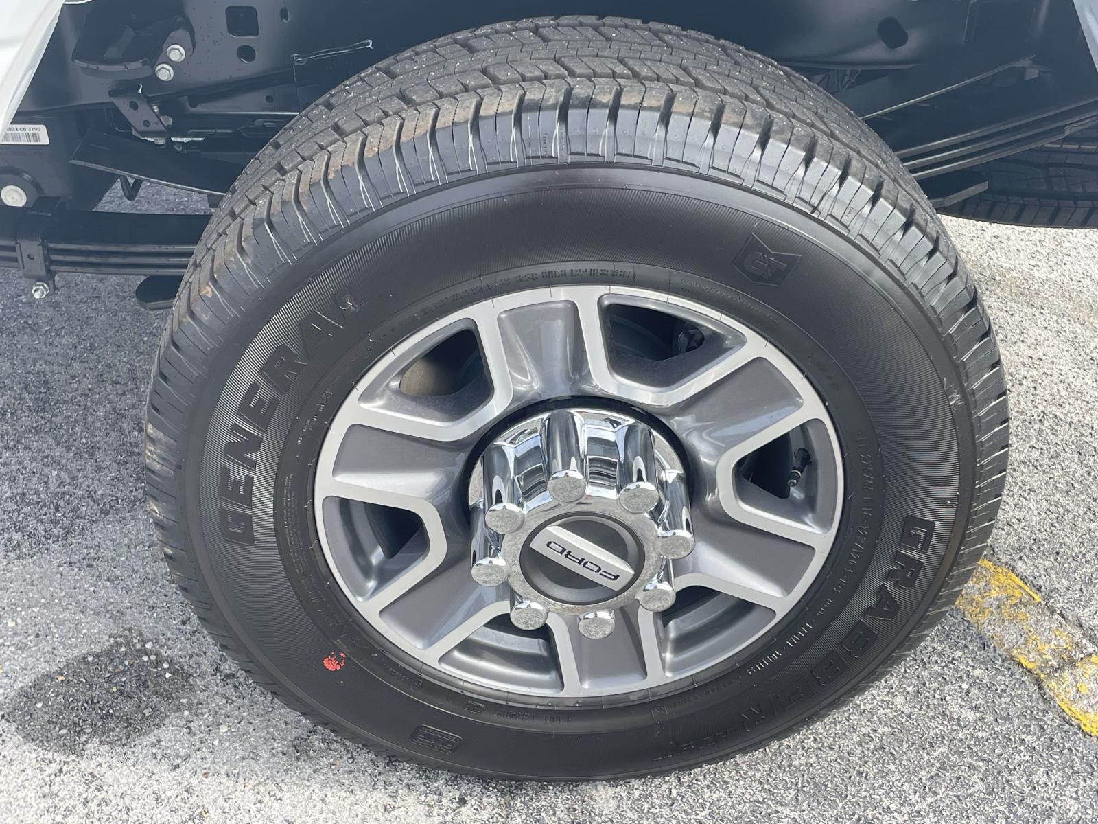 2026 Ford F-350 Lariat photo 9