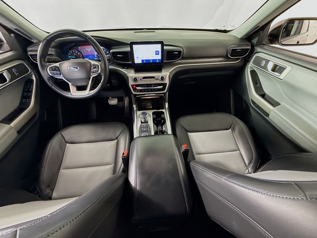 2022 Ford Explorer XLT photo 3