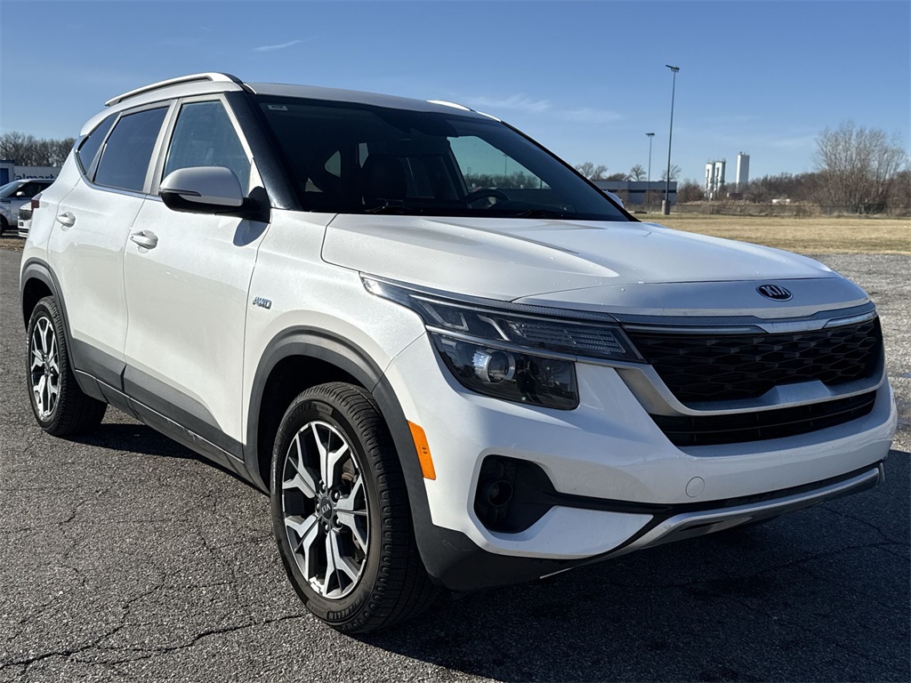 Used 2021 Kia Seltos EX with VIN KNDERCAA1M7118589 for sale in Burns Harbor, IN