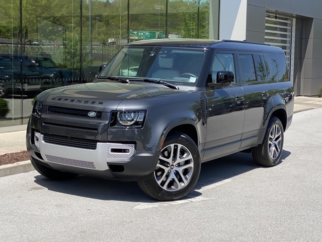 2025 Land Rover Defender S's photo