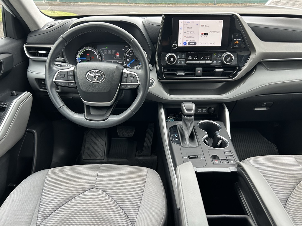 2023 Toyota Highlander Hybrid LE photo 17