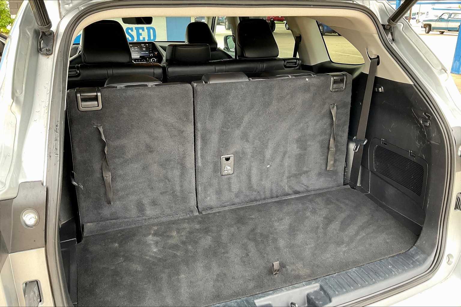 2022 Toyota Highlander XLE photo 29