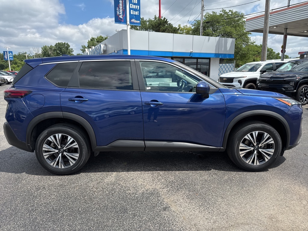 2023 Nissan Rogue SV photo 2