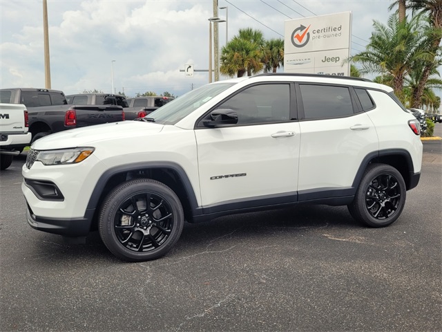 2025 Jeep Compass Latitude photo 3