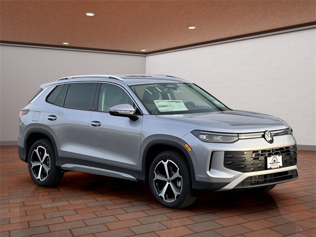 2026 Volkswagen Tiguan SE's photo