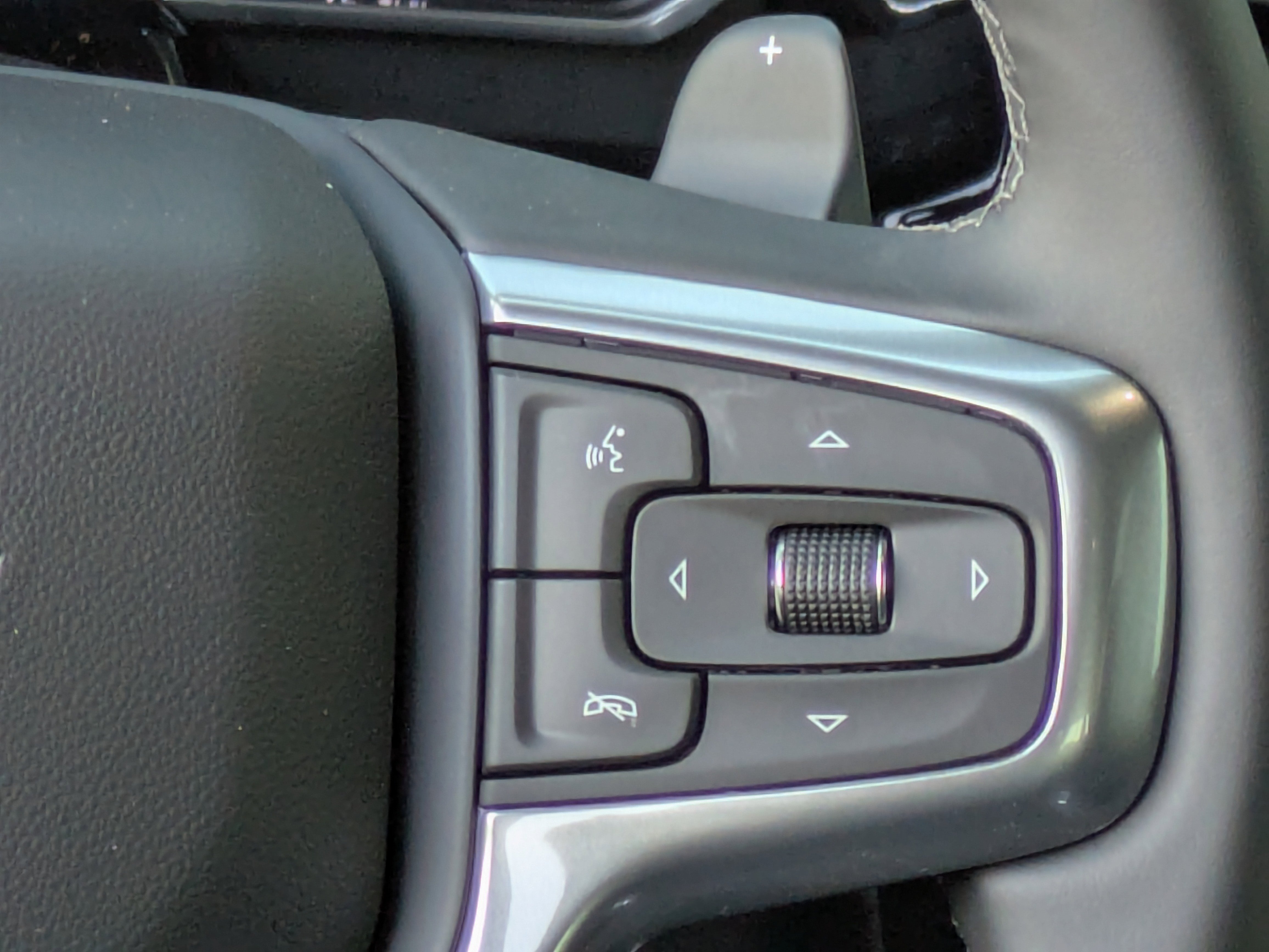 2026 Chevrolet Silverado 1500 LTZ photo 4