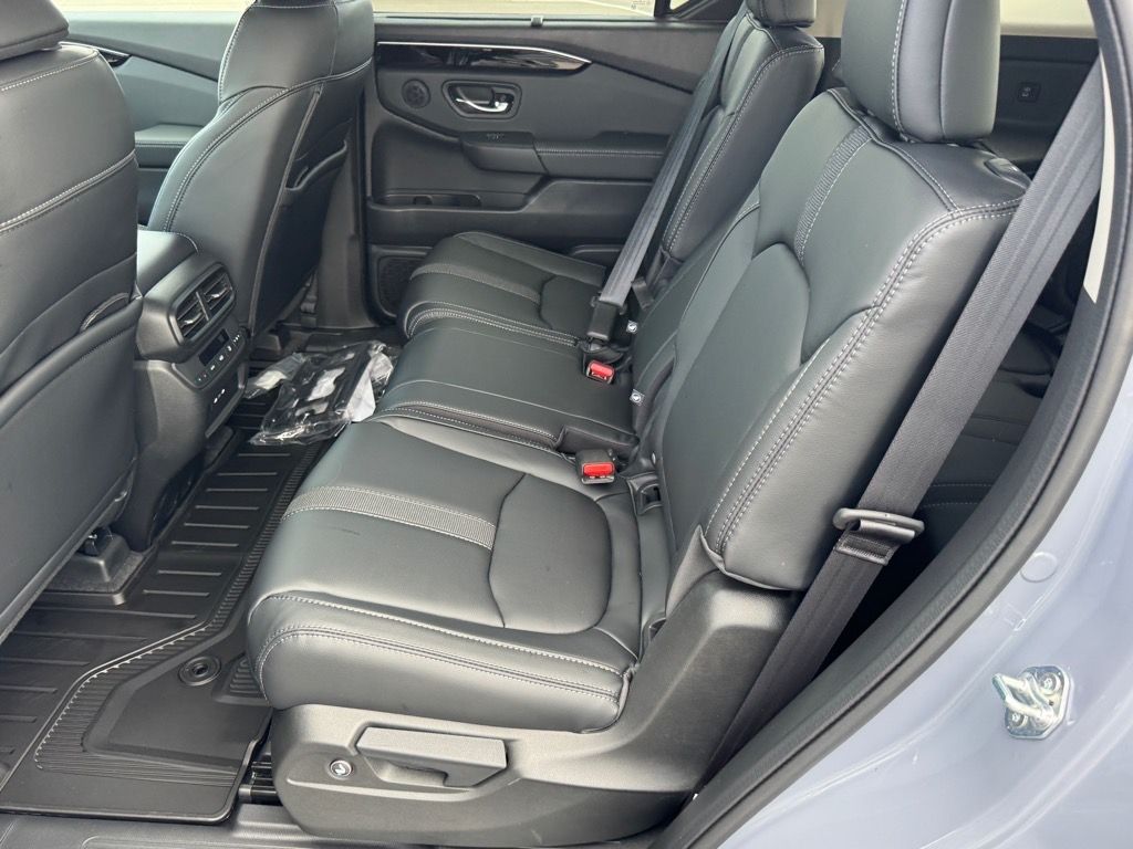 2025 Honda Pilot Touring photo 4