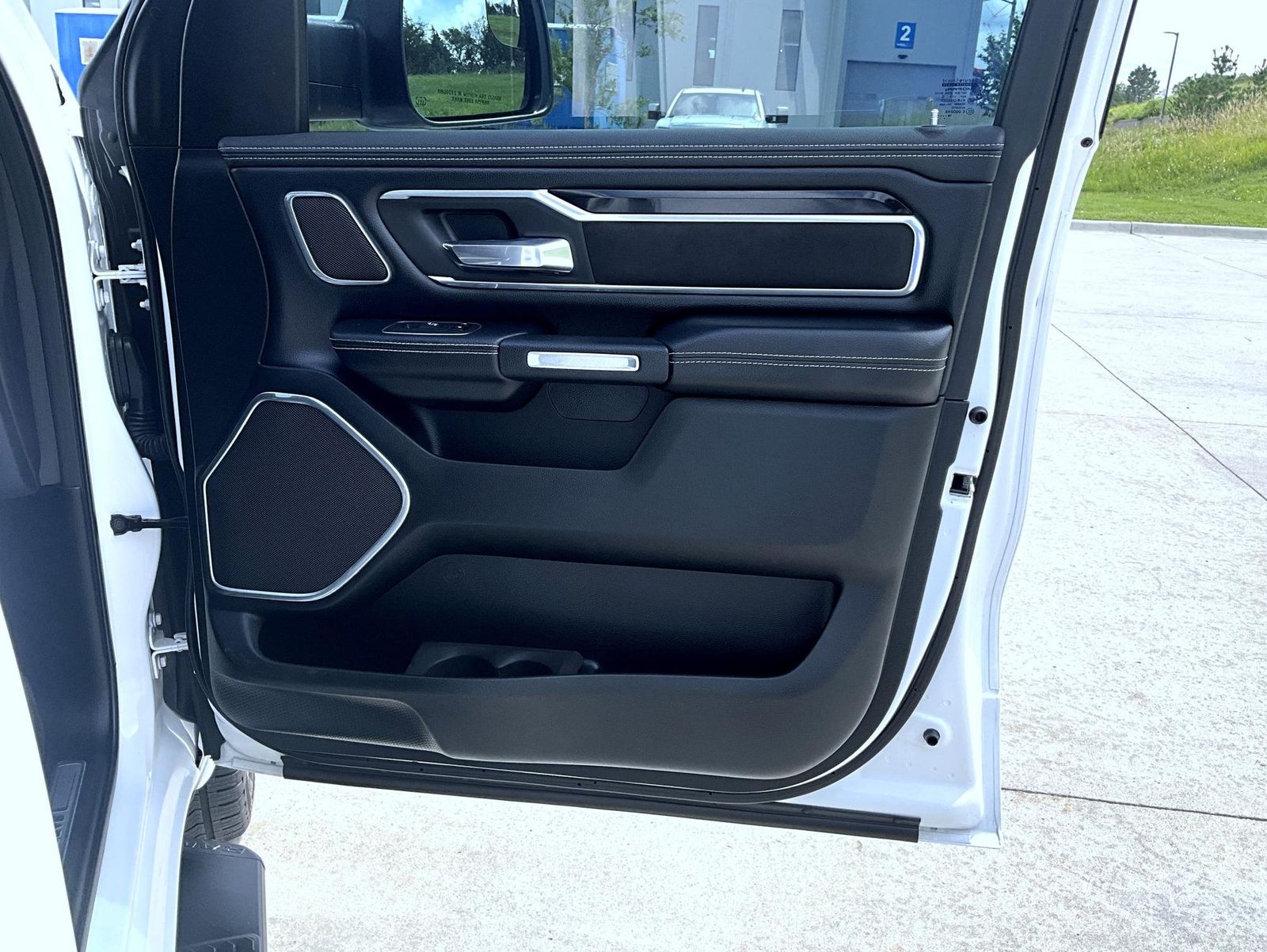 2020 Ram 1500 Laramie photo 17