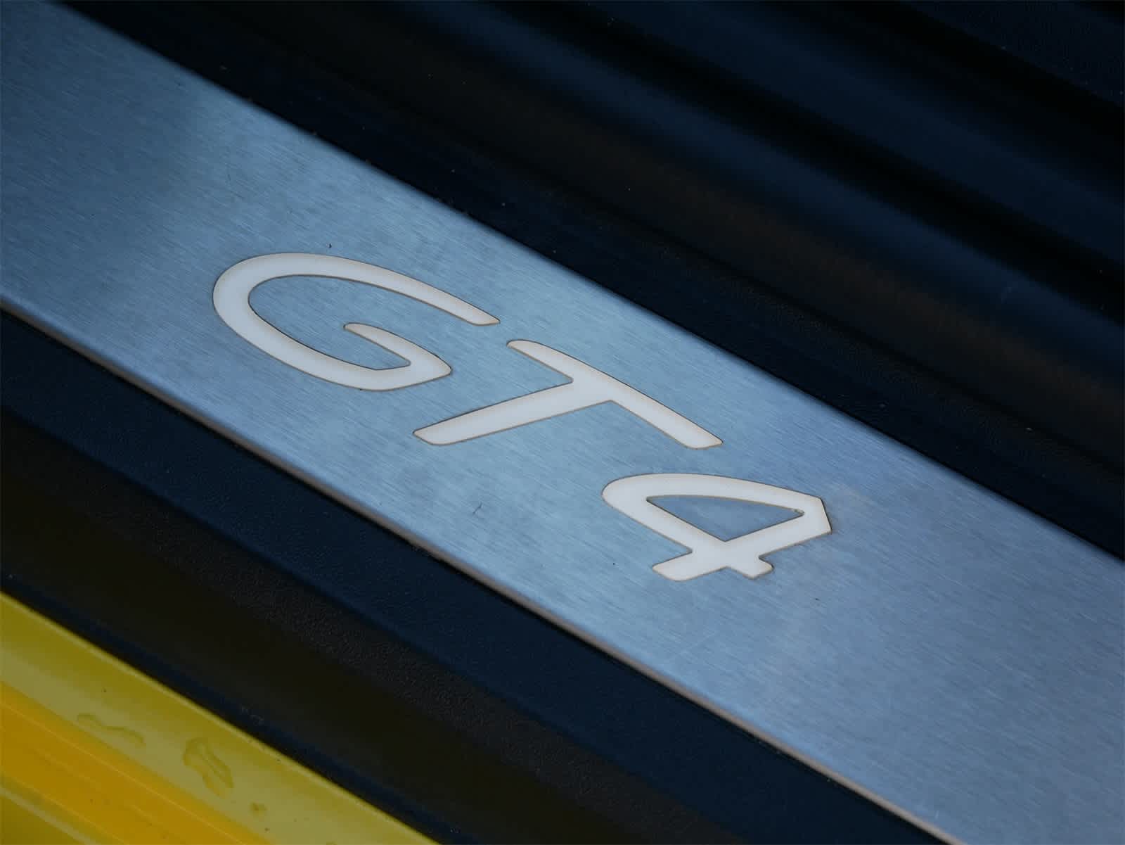 2016 Porsche Cayman GT4 photo 6