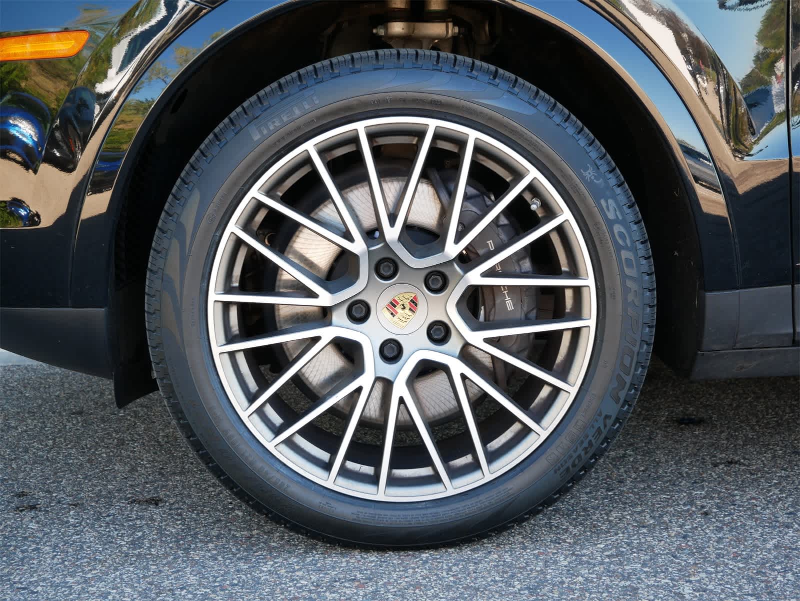 2023 Porsche Cayenne Platinum Edition photo 19