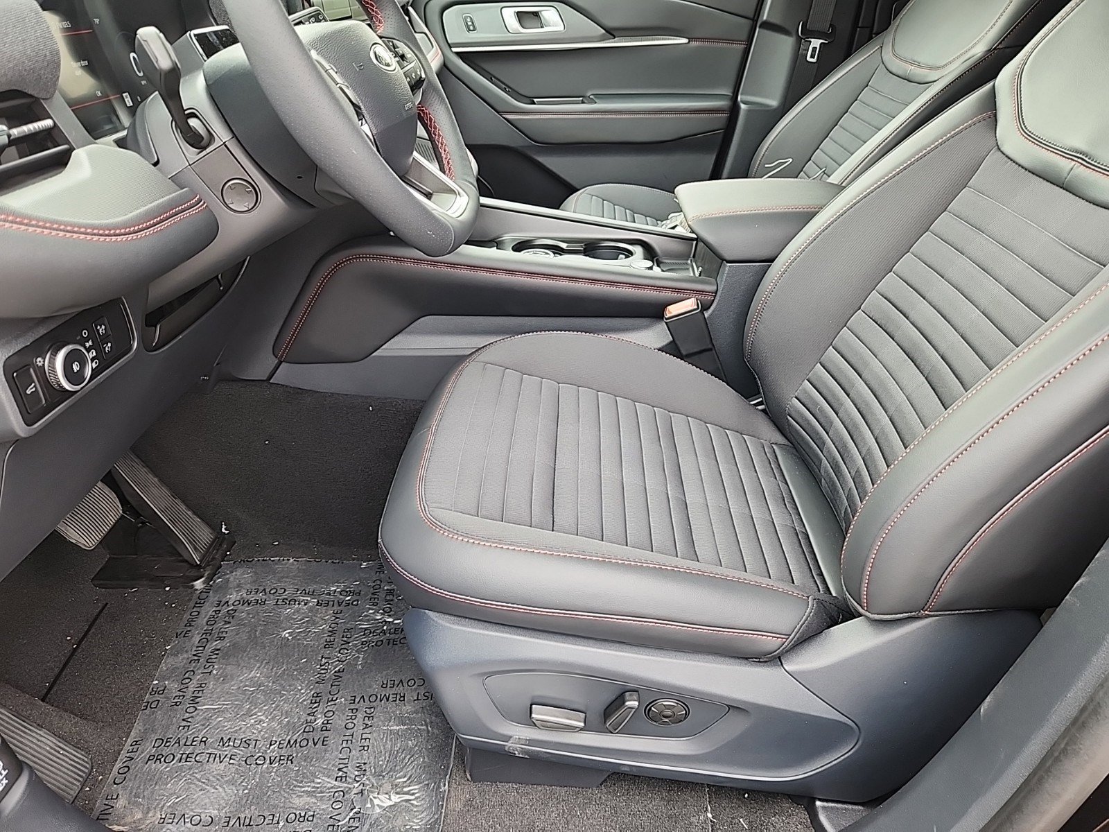 2025 Ford Explorer ST-Line photo 5