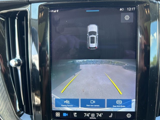2022 Volvo XC60 Recharge Hybrid Inscription photo 9