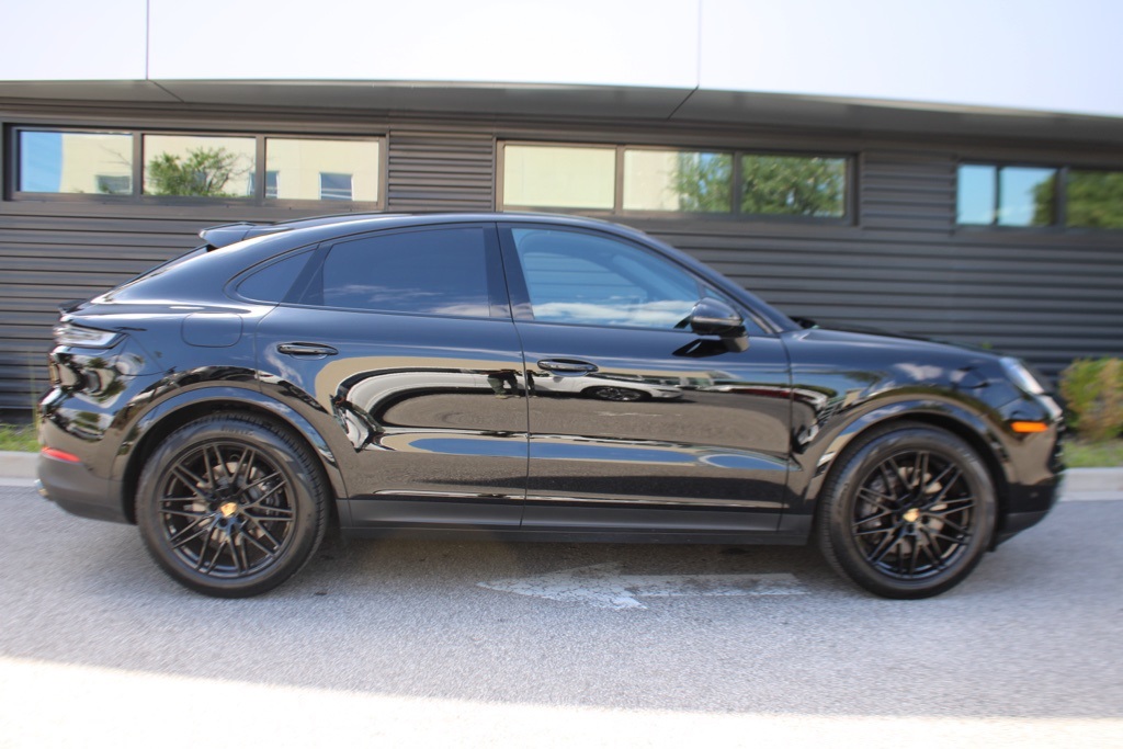 2025 Porsche Cayenne Coupe Base photo 12