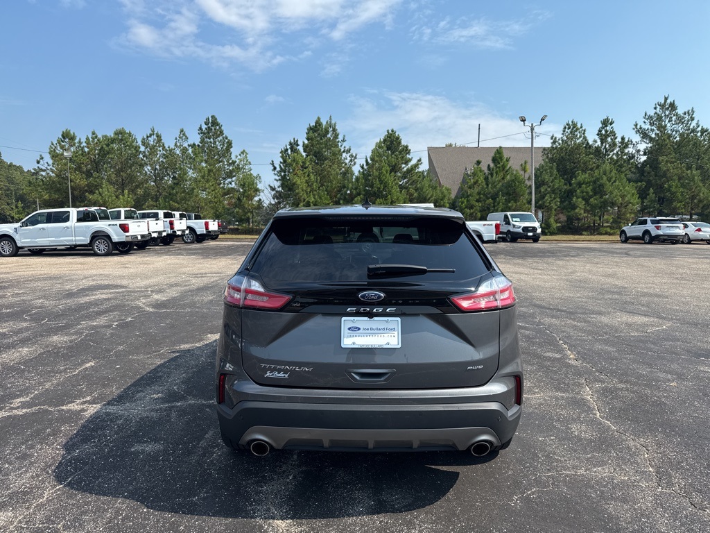 2024 Ford Edge Titanium photo 12
