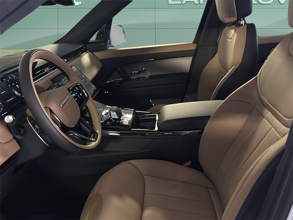 2025 Land Rover Range Rover Sport SE photo 16