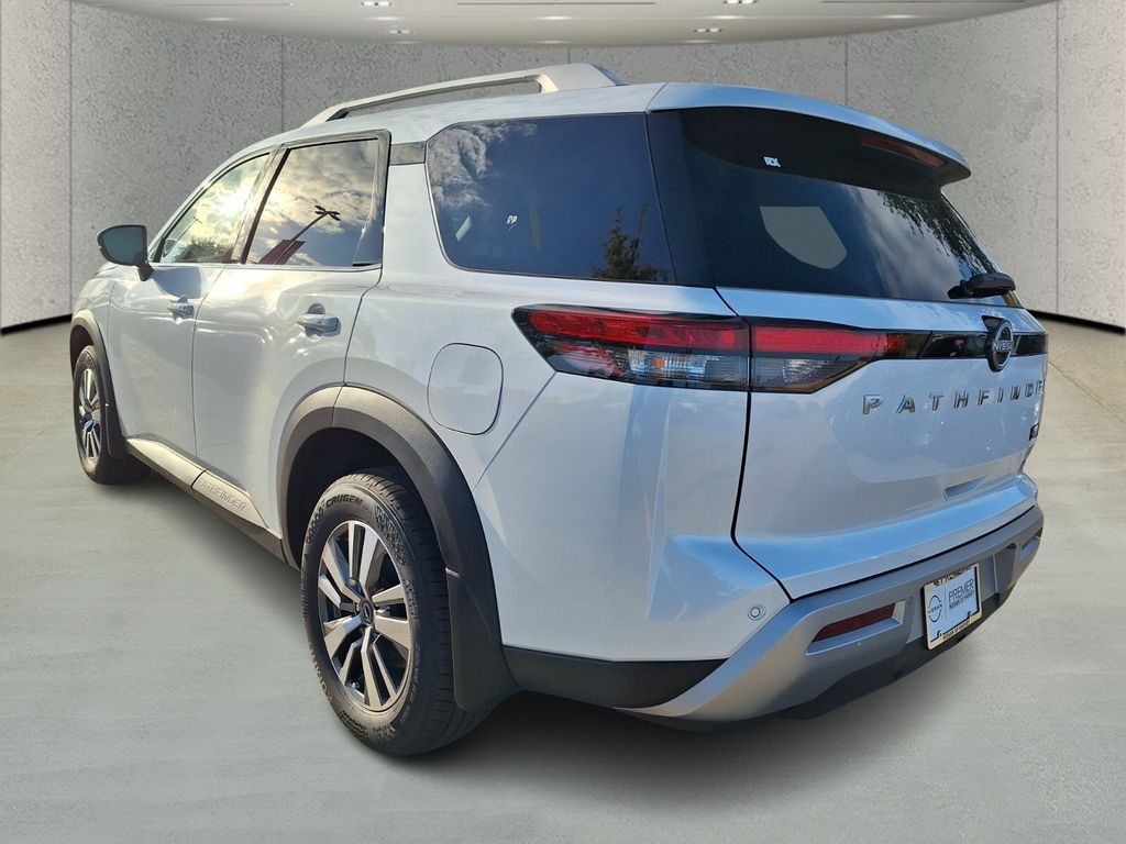 2025 Nissan Pathfinder SL photo 2