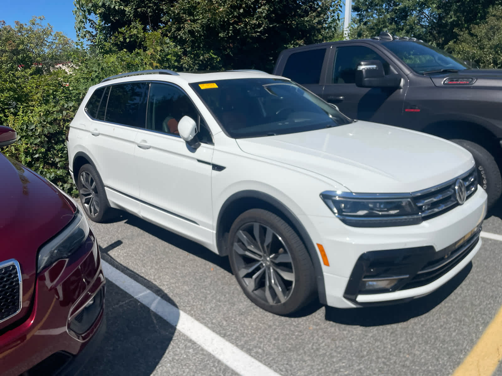 2020 Volkswagen Tiguan SEL Premium R-Line photo 3