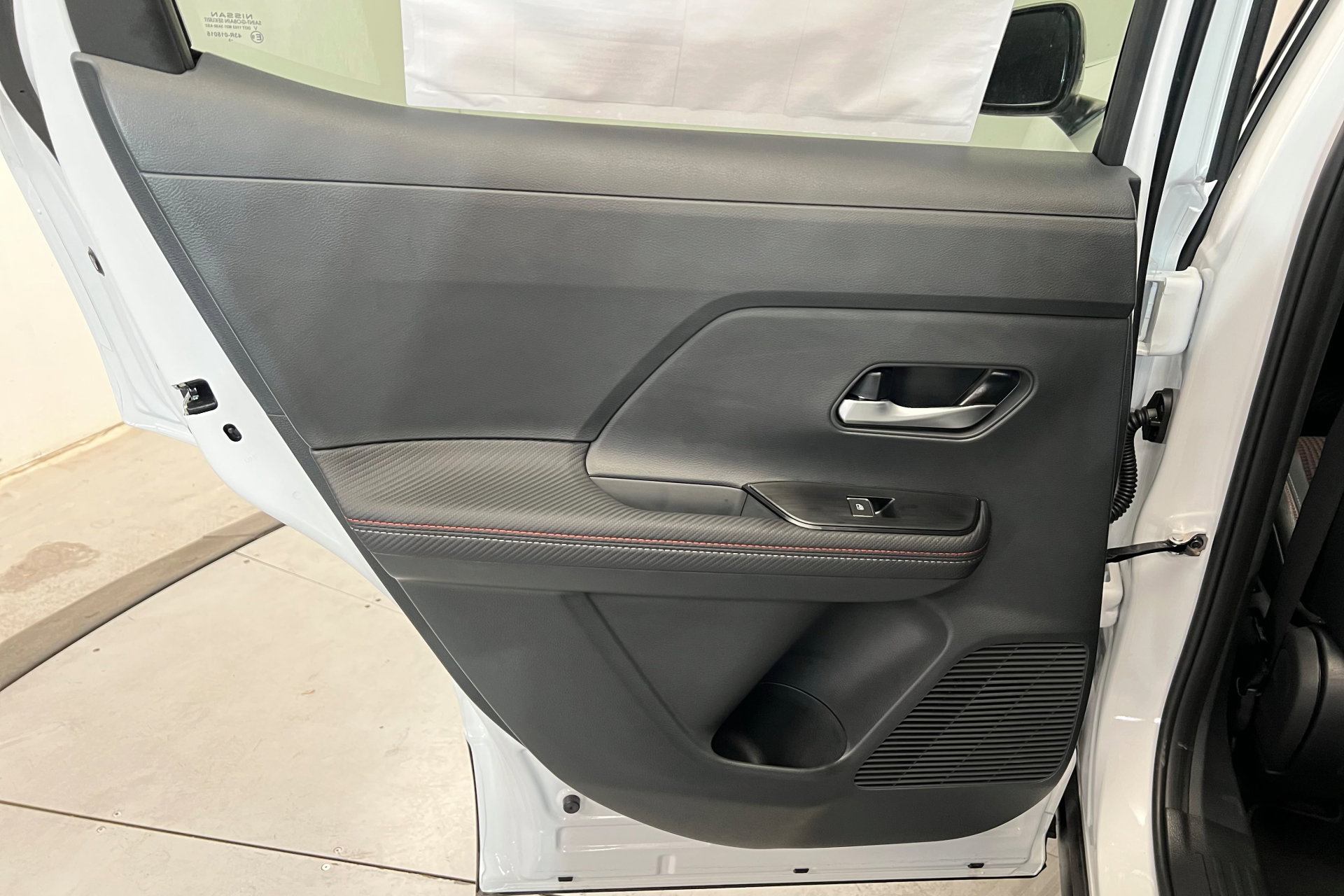 2025 Nissan Kicks SR photo 14