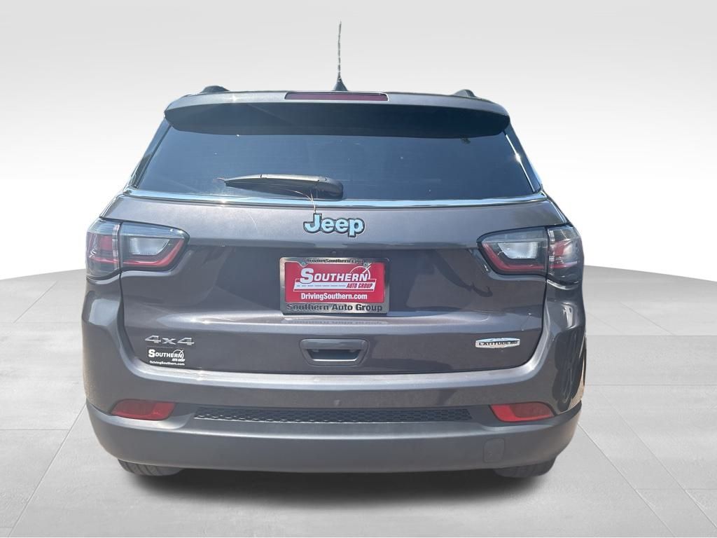 2024 Jeep Compass Latitude Lux photo 14