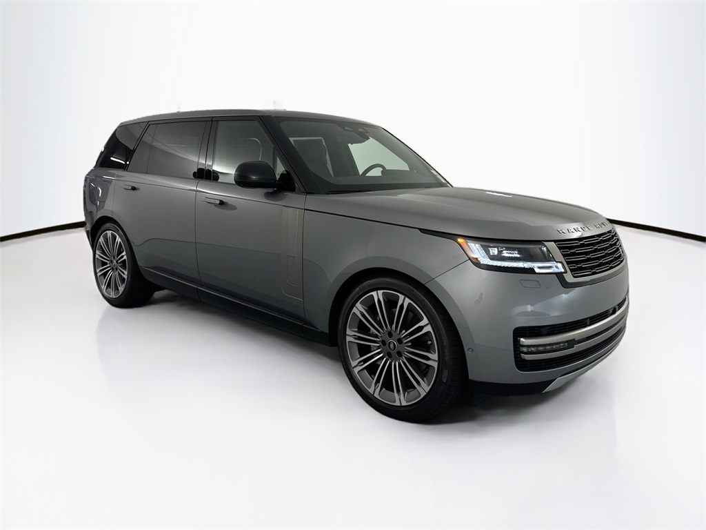 2025 Land Rover Range Rover SE photo 3