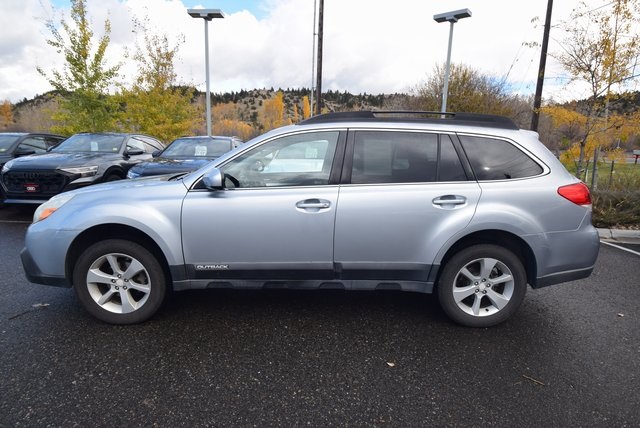 2013 Subaru Outback 2.5i Premium photo 2
